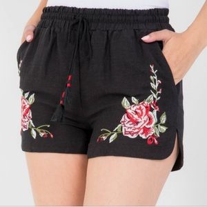 ILLA ILLA NWT Women’s Boutique Draw String Stretch Waistband Shorts. Size Small.